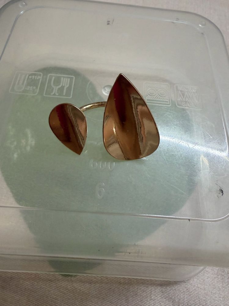Unique Leaf Design Ring