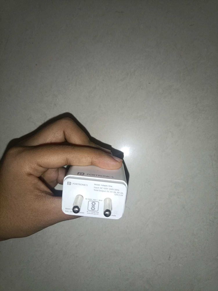 Portronics White Charger Adapter