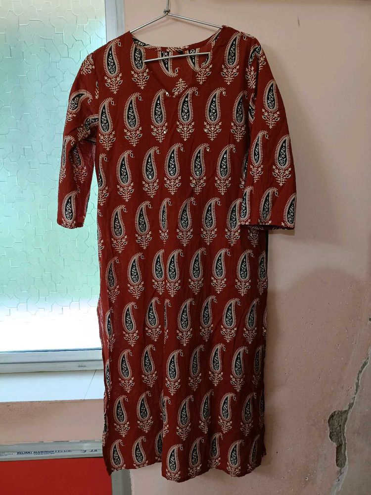 Elegant Red Paisley Print Kurta Set