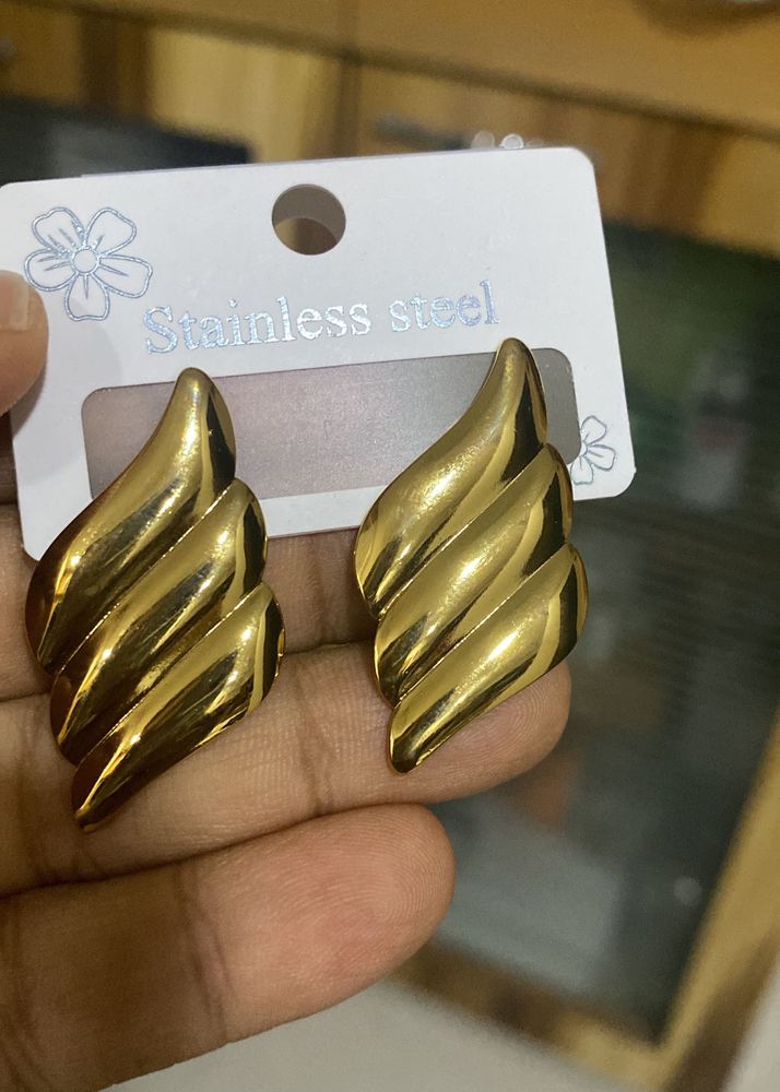 Brand New Earrings … I’m Seller Of It..