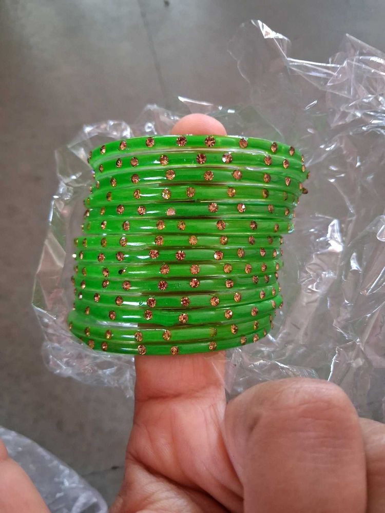 Sparkling Green Bangles Set