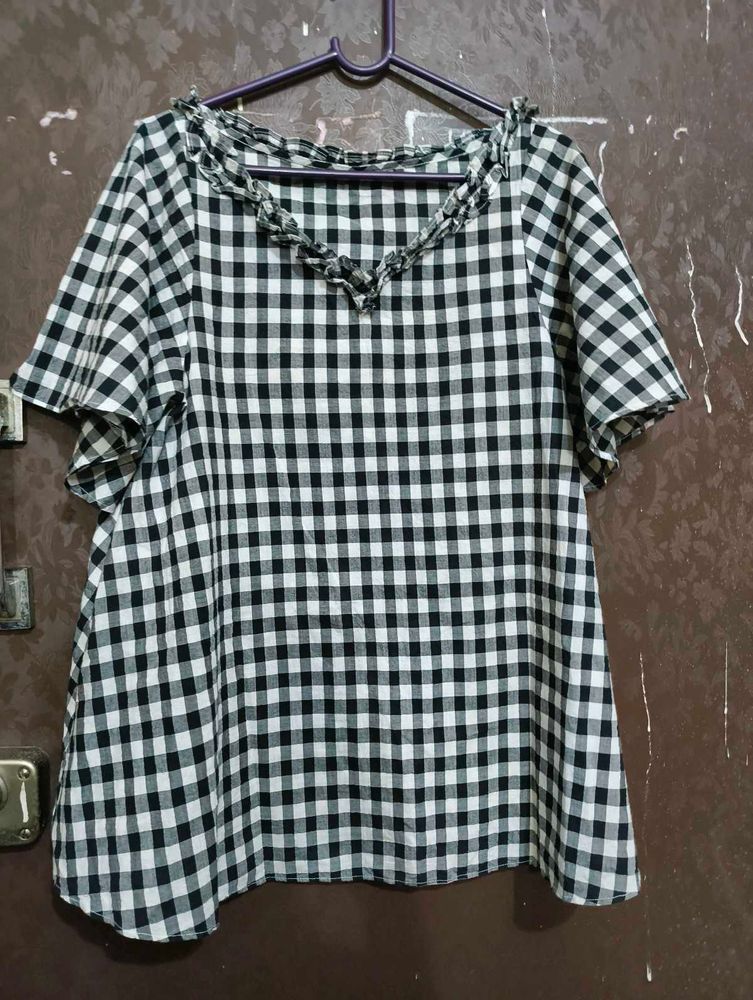 Chic Black &amp; White Gingham Top