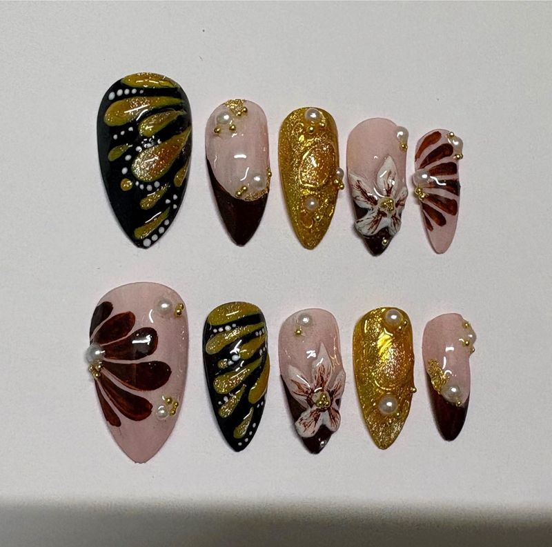 Press On Nails with Pearl &amp; Flower Design
