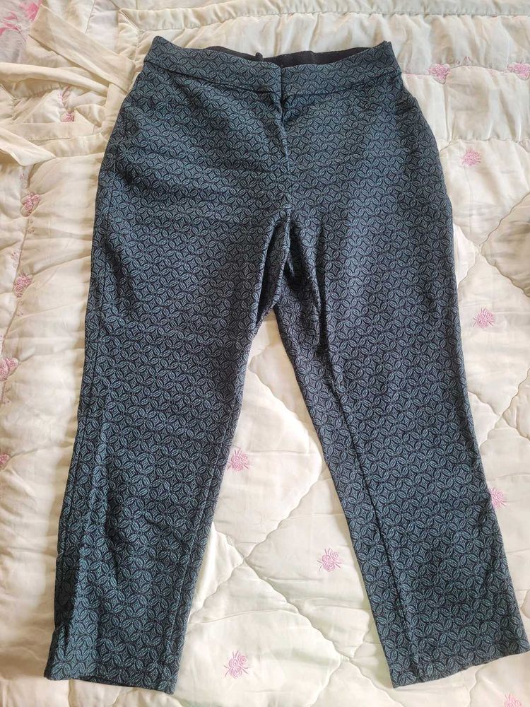 Patterned Capri Pants