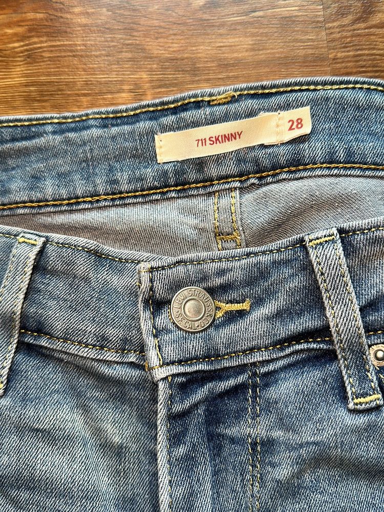 Levi's Jeans (28")