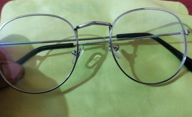 Eyeglass