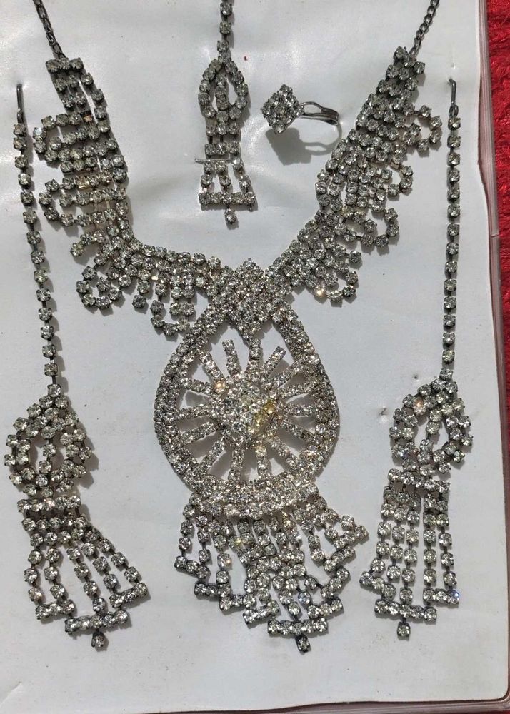 Sparkling Silver Jewelry Set