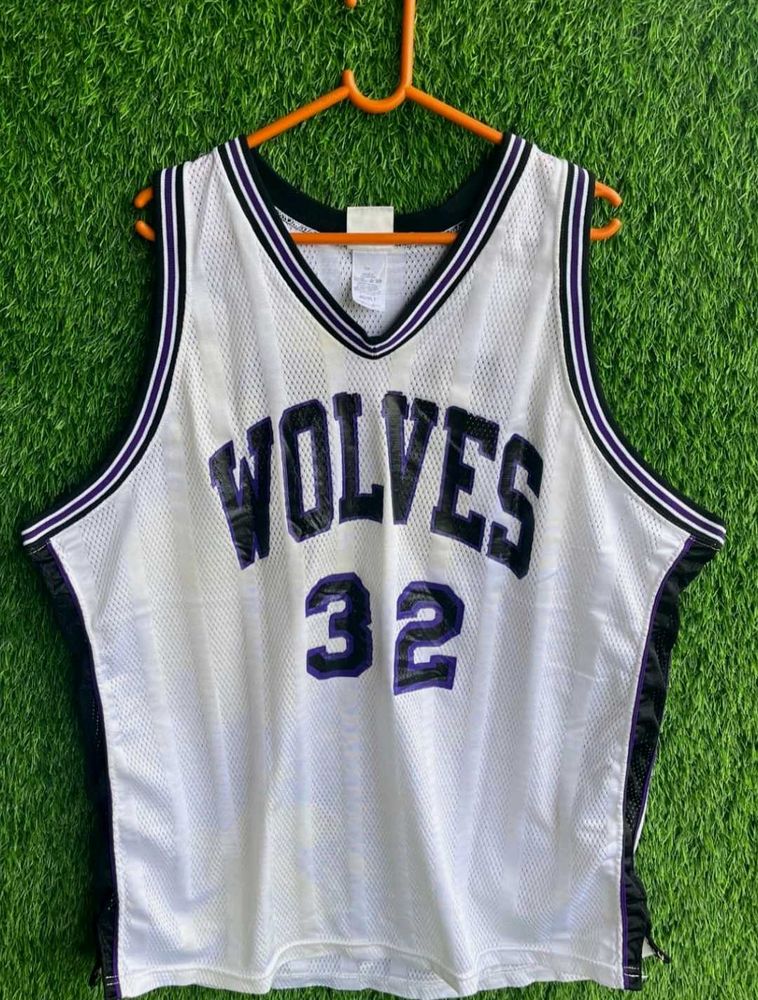 Vintage Wolves Basketball Jersey 32