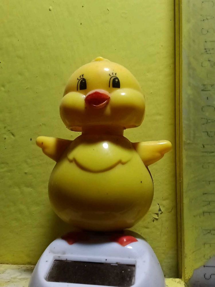 Cute Solar Powered Dancing Chick Toy