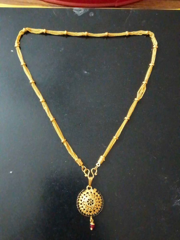 Elegant Gold Chain Necklace