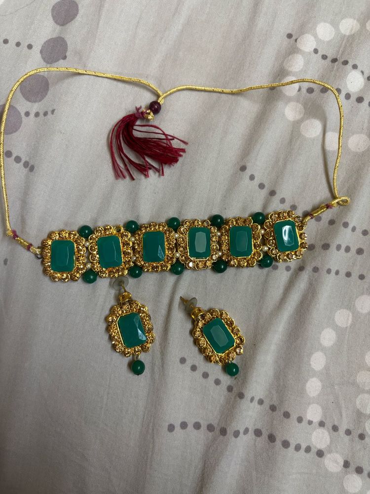 Emerald &amp; Gold Choker Necklace Set