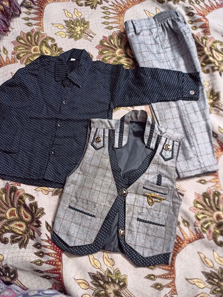 4 piece suit set for boy with bow tie Reserve Fo