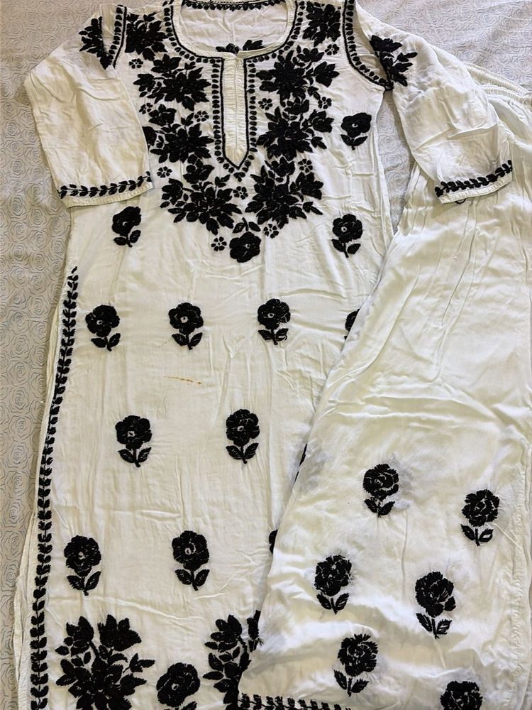 Embroidered Kurta Set size S/M can wear