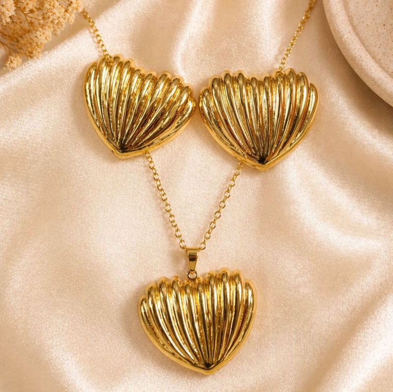 Gold Tone Shell Heart Necklace