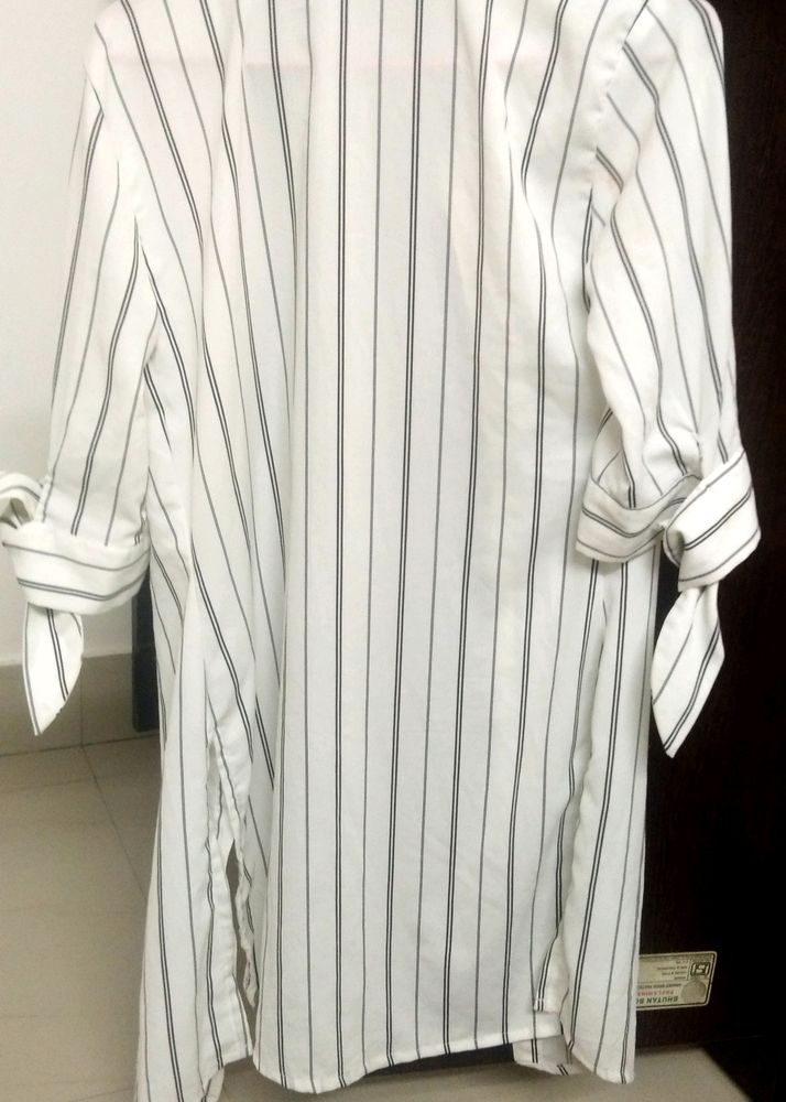 Long Shirt Or Outer White With Black Strip