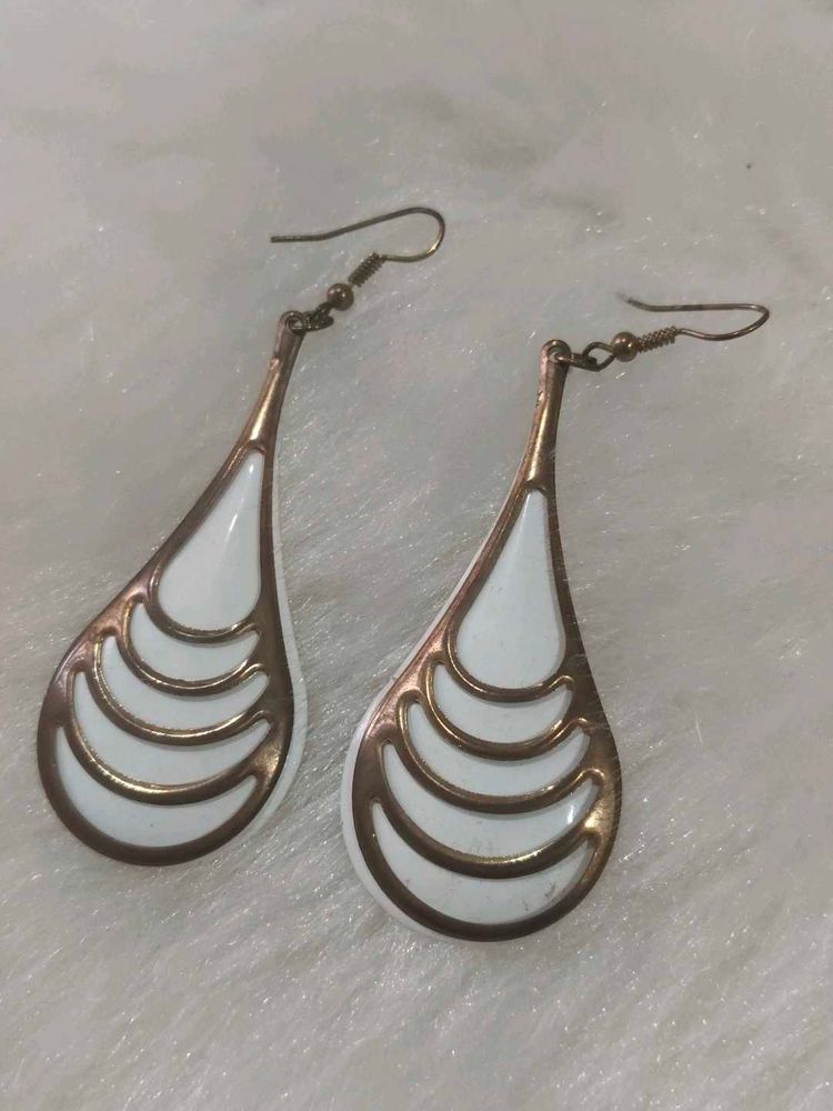 Unique White &amp; Gold Drop Earrings