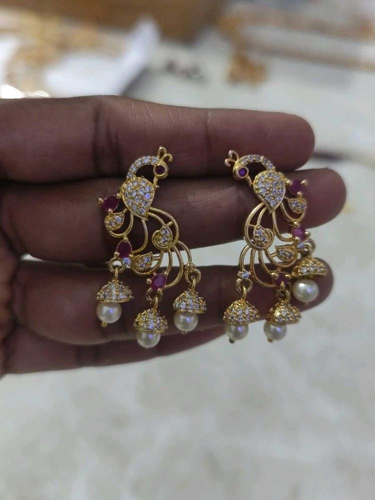 Ad stone earrings