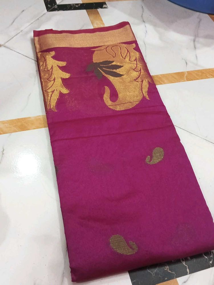 Elegant Pink Saree with Gold Border