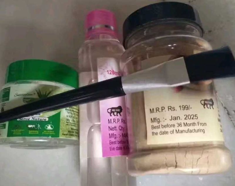 multani mitti,rose water, aloevera gel with brush