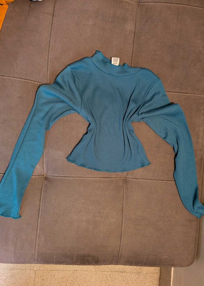 blue crop full sleeves top