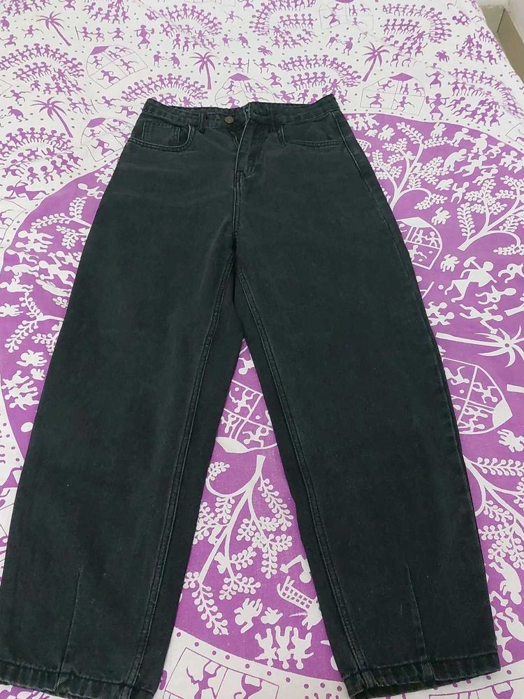 Charcoal black color baggy jeanse balloon fit