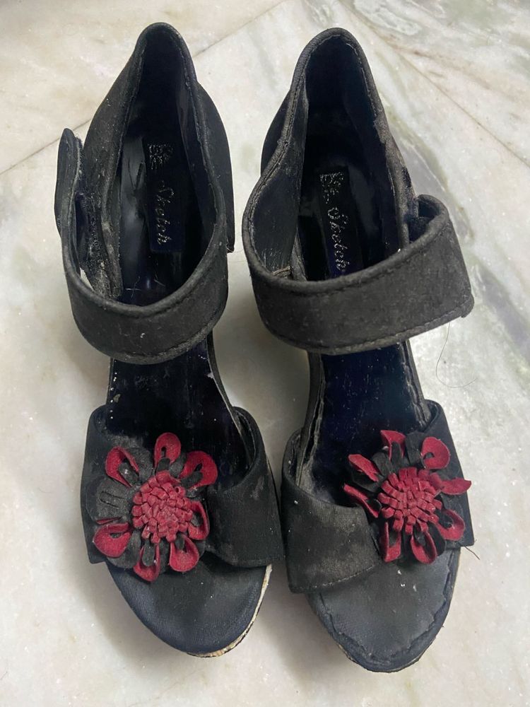 Used Black Colour Heals