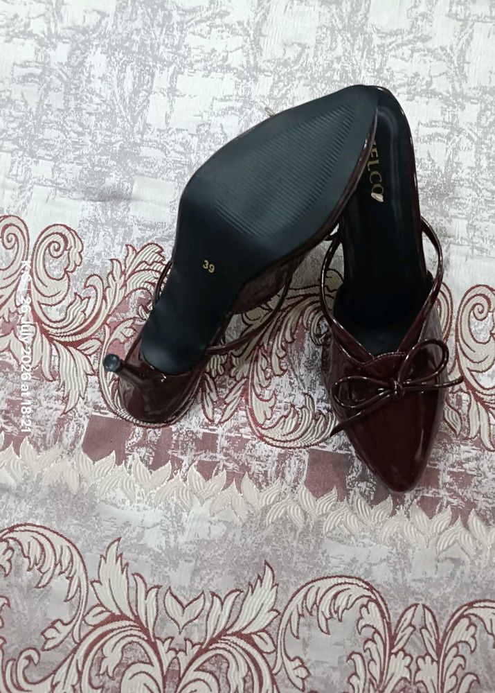 Chic Maroon Bow Heels