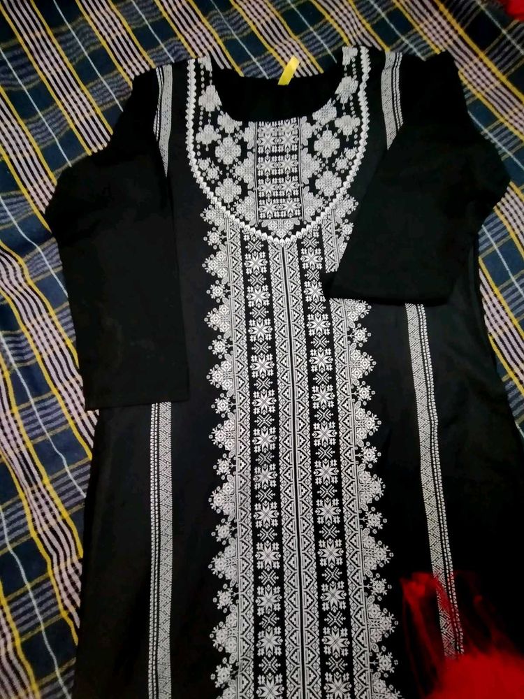Black Embroidered Kurta