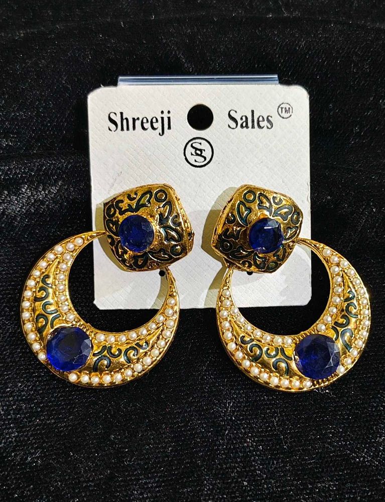 Fancy Earring Blue N White Stone