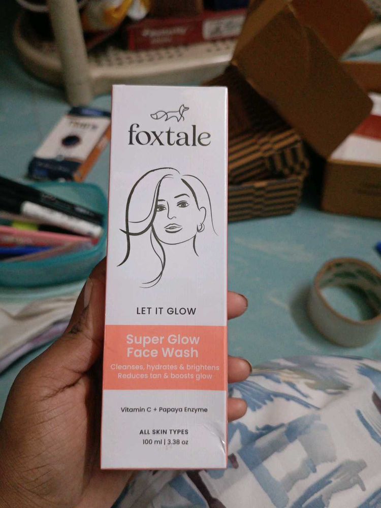 Foxtale Super Glow Face Wash