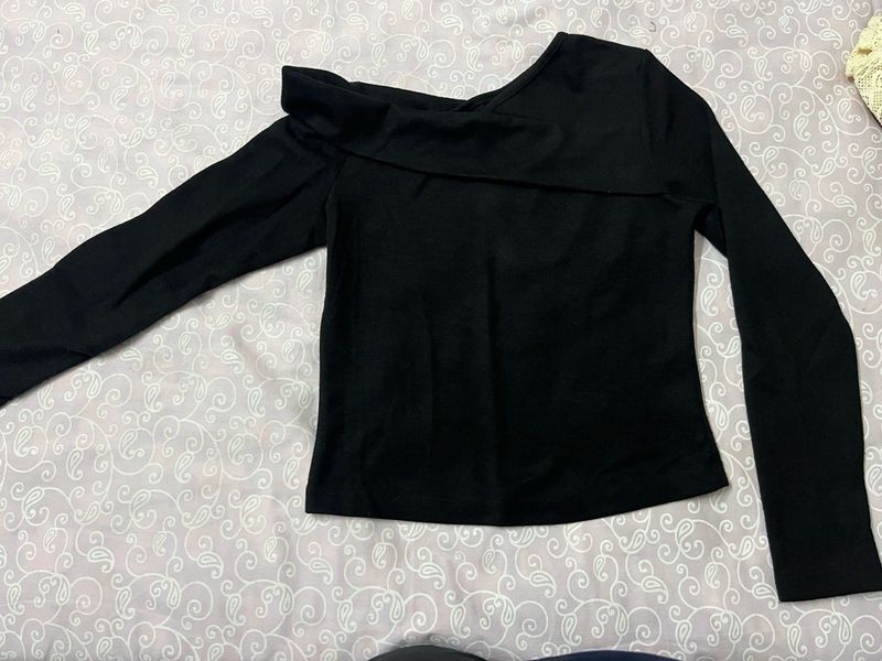 Black Off-Shoulder Long Sleeve Top