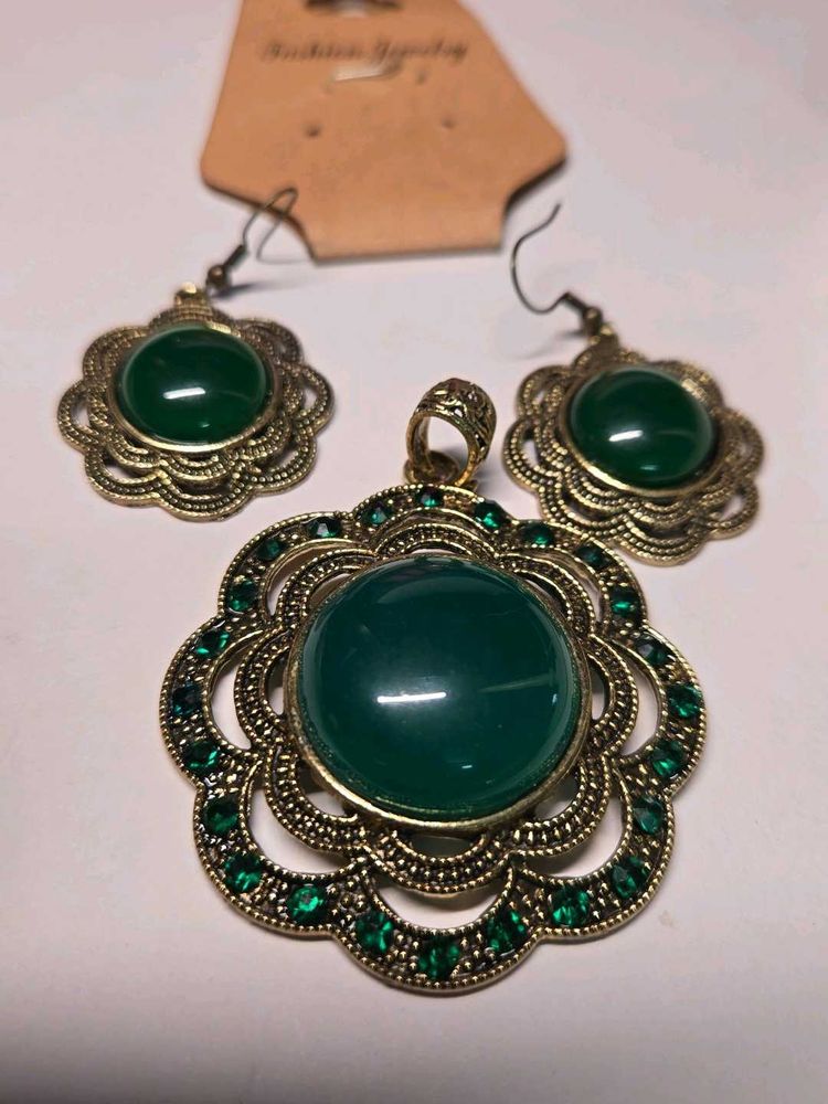 Elegant Green Gemstone Jewelry Set