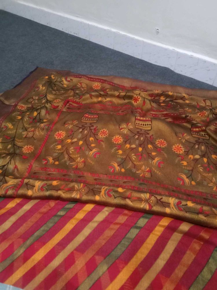 Elegant red yellow leriya Saree with Floral Motifs