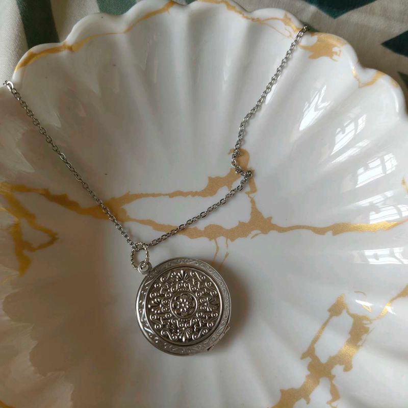 Silver Openable Mandala Photo Pendant Necklace
