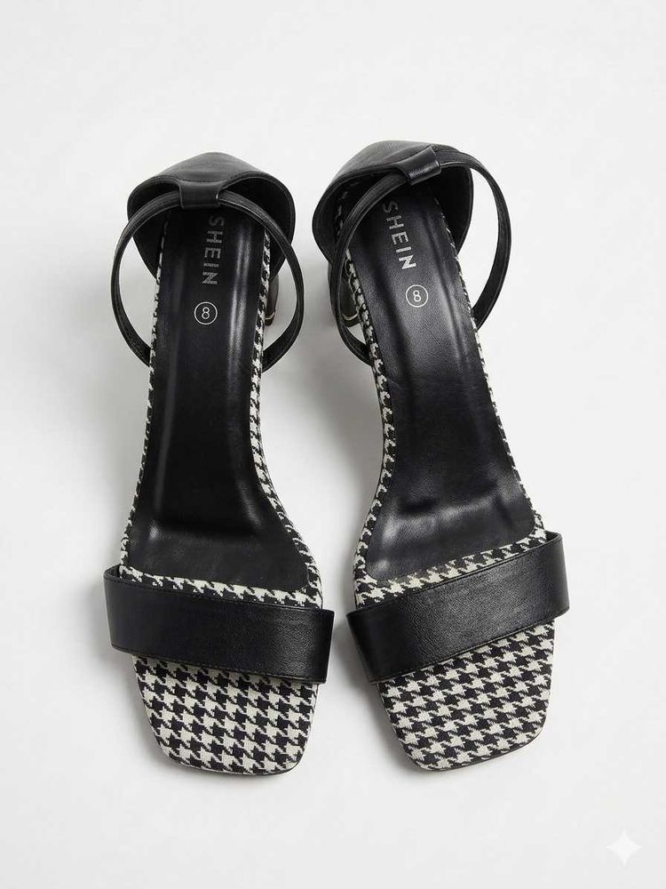 Chic Black &amp; White Houndstooth Heels