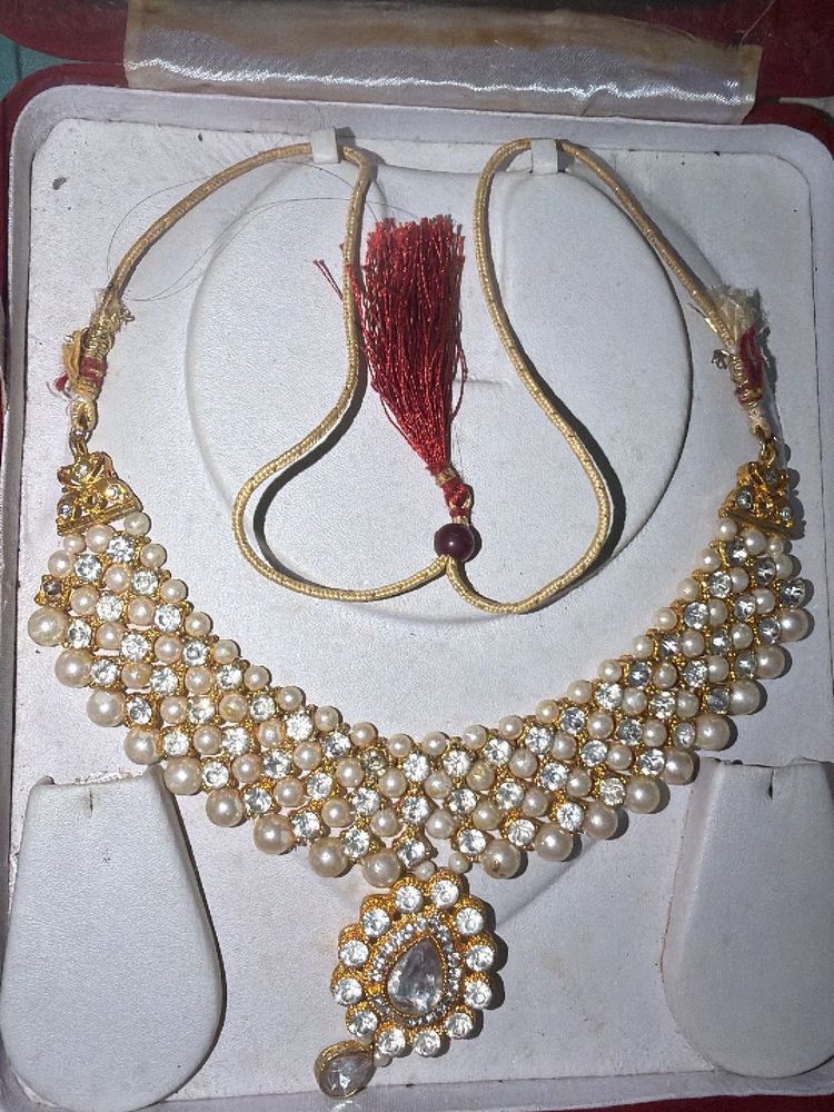 Elegant Pearl and Crystal Necklace with saree pin