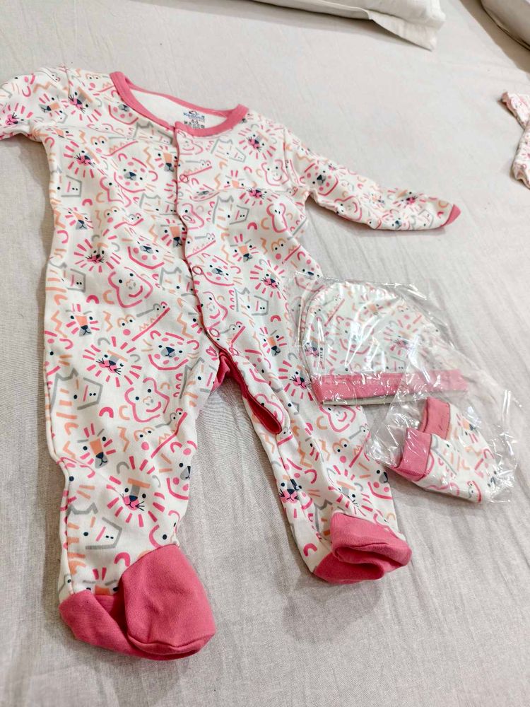 Cute Baby Girls Lion Print Sleepsuit &amp; Hat