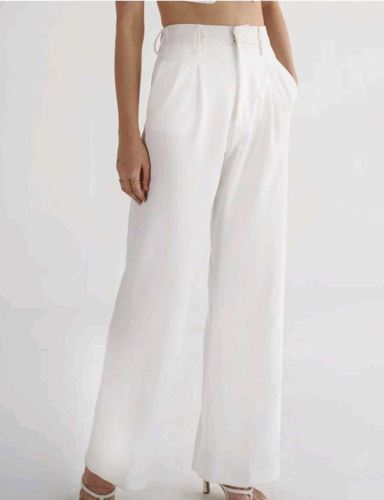 Chic White Wide-Leg Trousers