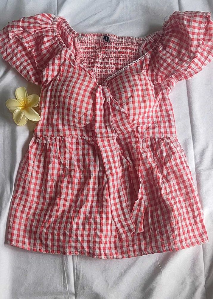 checkerd top