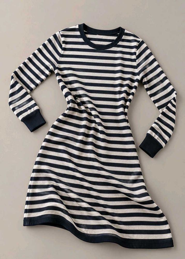 BLACK AND WHITE STRIPED LONG SLEEVE T-SHIRT DRESS