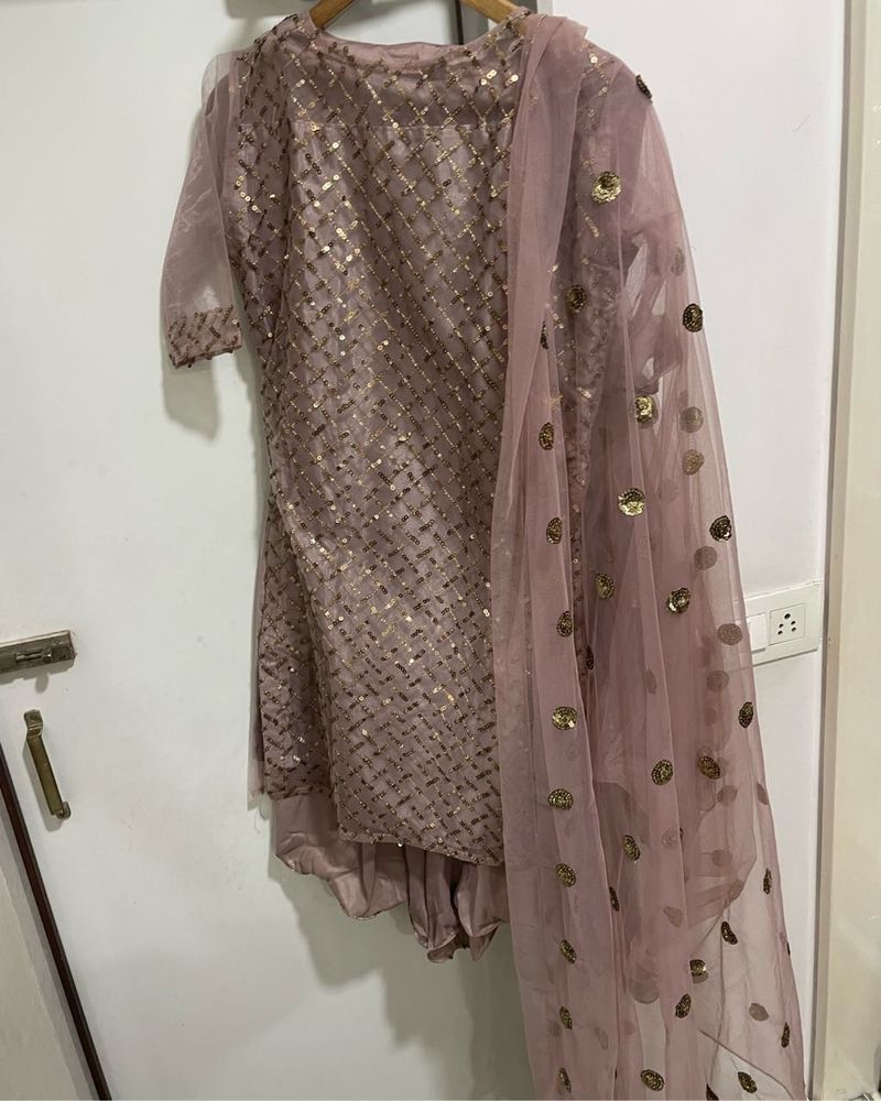 Beautiful Short Kurta With Fish Cut Plazo Nd Preety Net Dhuppta
