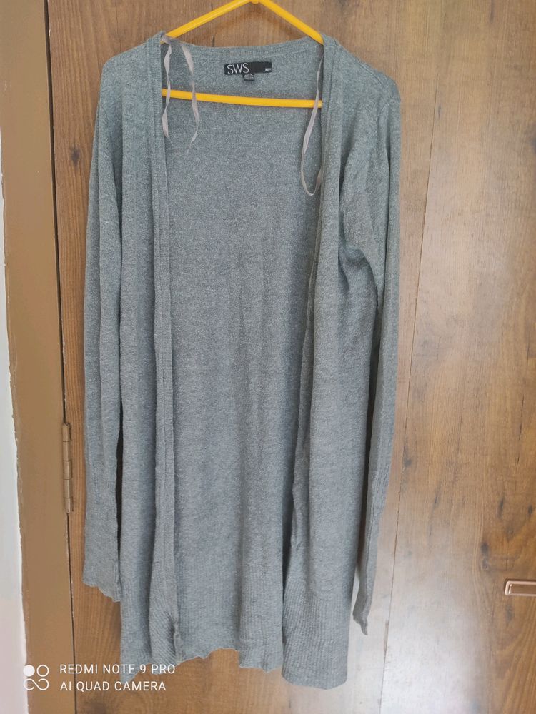 Full Sleeves Shrug In Good Condition