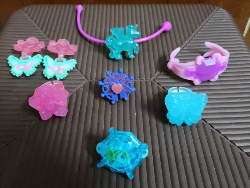 set of 7 kinder Joy accessories toys