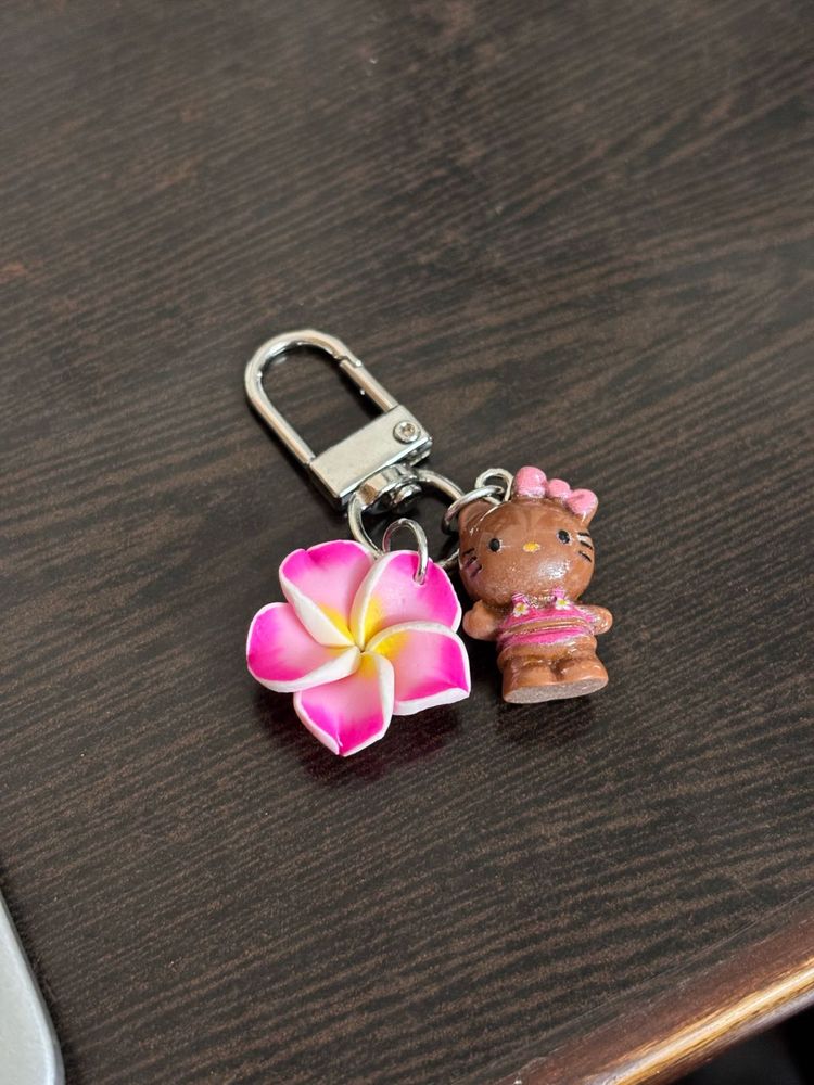 Cute Hello Kitty Flower Keychain🩷