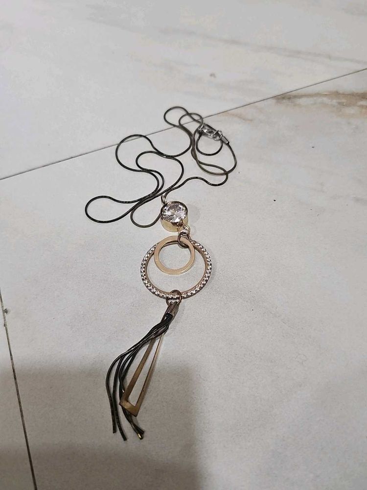 Elegant Pendant Necklace with Tassel