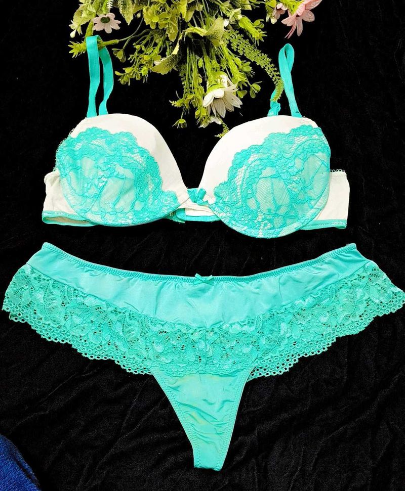 very sexy and beautiful lace detail lingerie set ?