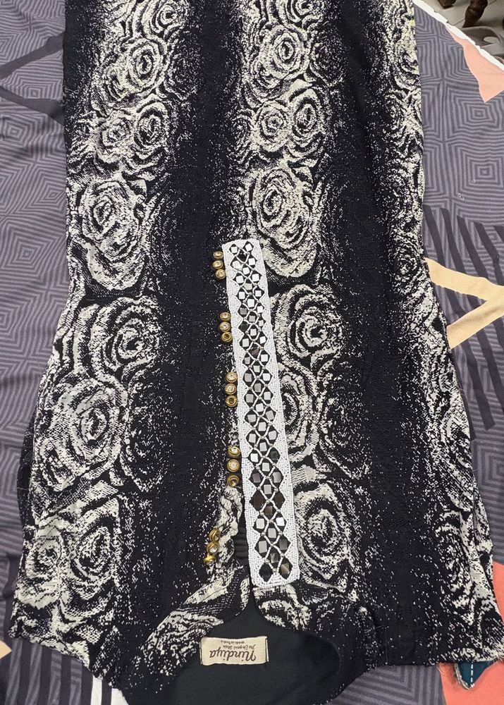 Embellished Black &amp; White Rose Print Kurta