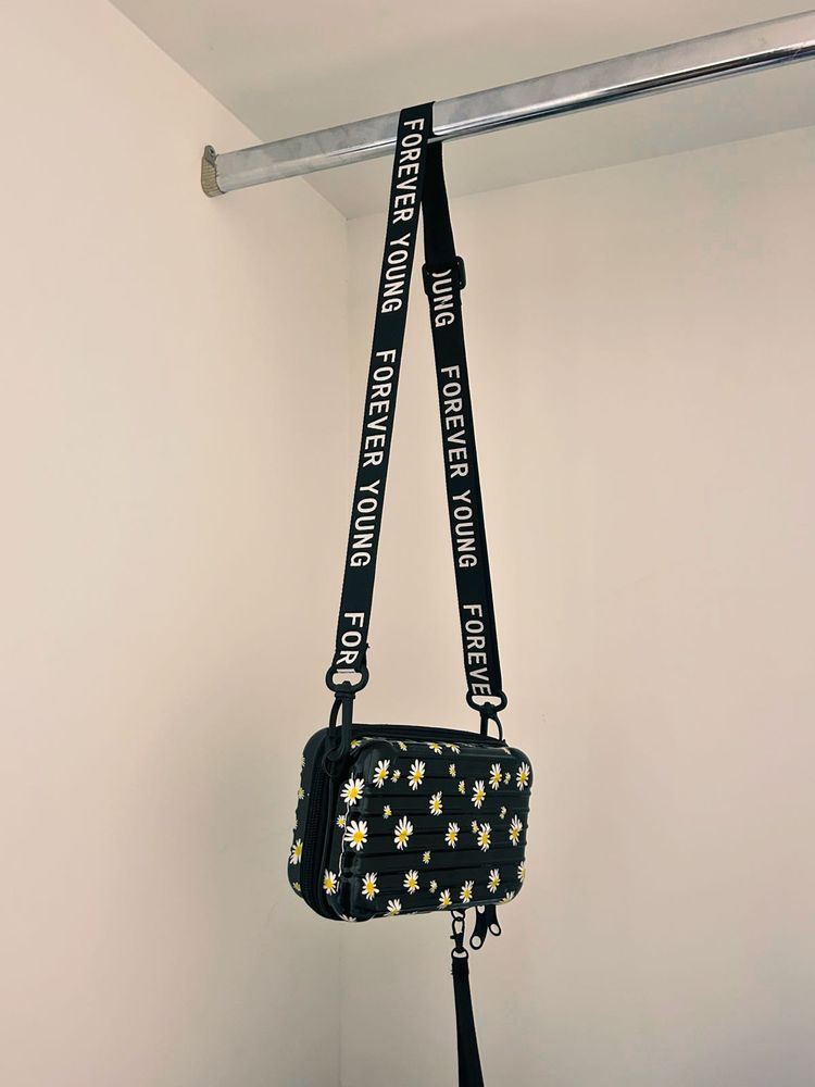 Daisy Crossbody Bag