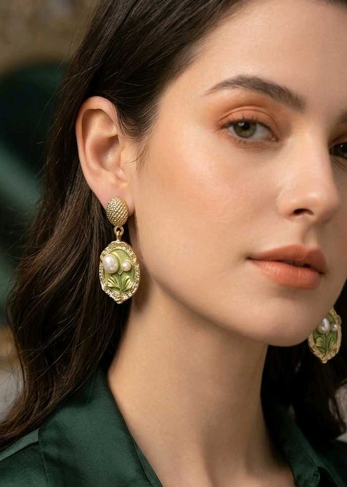 Elegant Vintage Floral Pearl Earrings