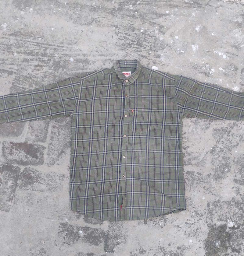 Men's Classic Plaid Button-Down Shirt